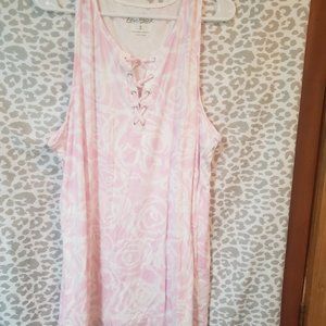 Torrid hearts lace up tank size 3 XXXL